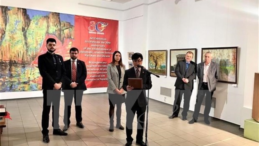 Art exhibition marks 30th anniversary of diplomatic ties with Ukraine